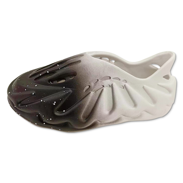 EVA Women's Closed Toe Shoes Outdoor Beach Wading Hole Shoes Slippers with Gradient Color